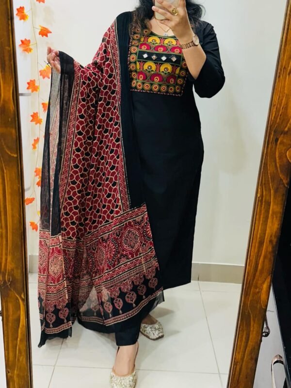 BRAND SHOWROOM PIECE