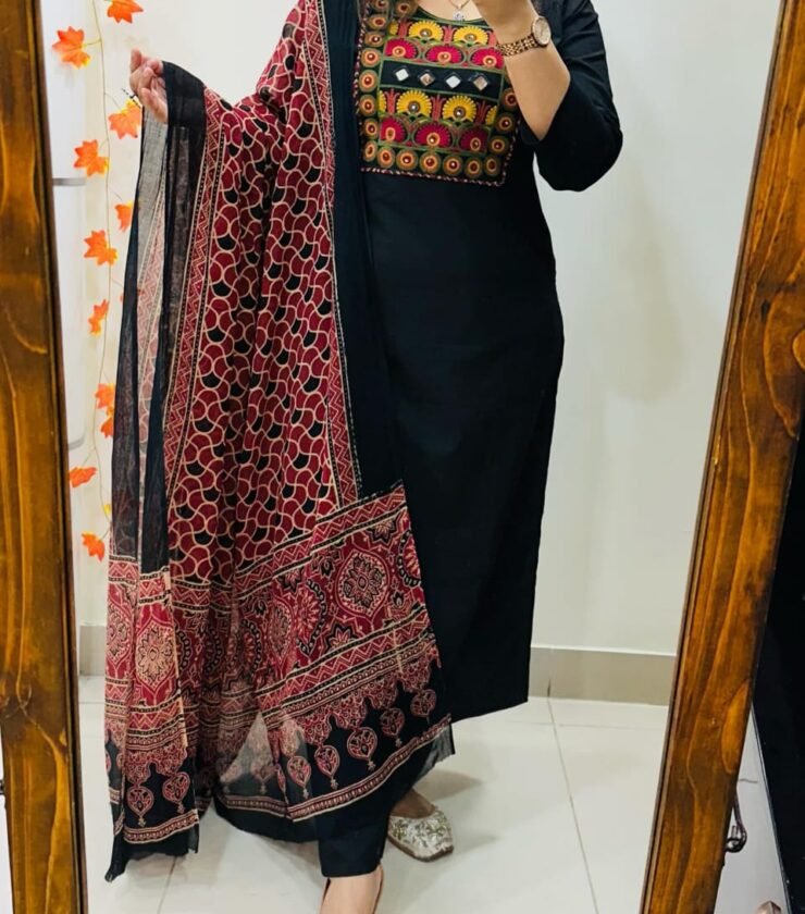 BRAND SHOWROOM PIECE